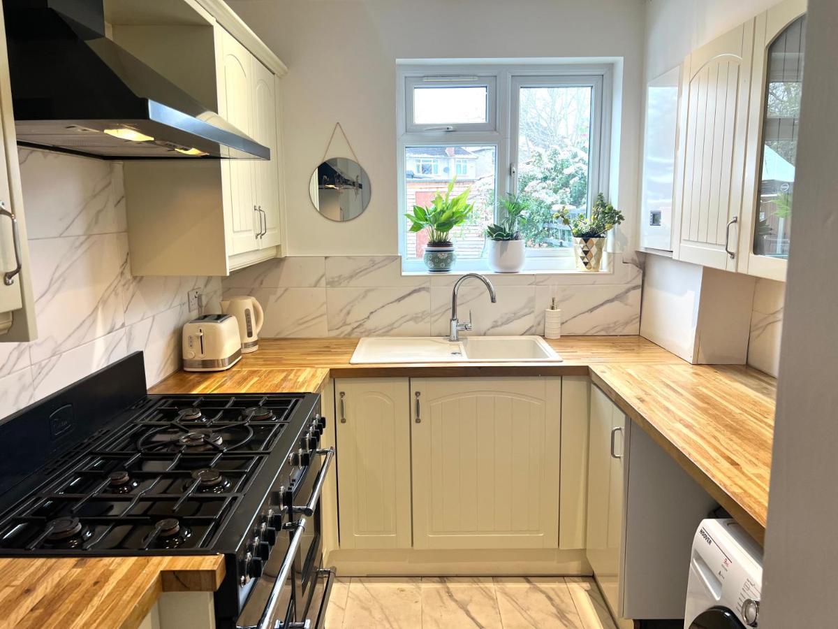 Cosy Double Bedroom For One Guest * Londra
